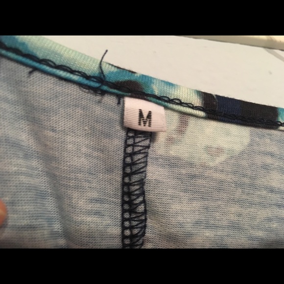 Flowy; floral peek-a-boo shoulder dress - Picture 5 of 7